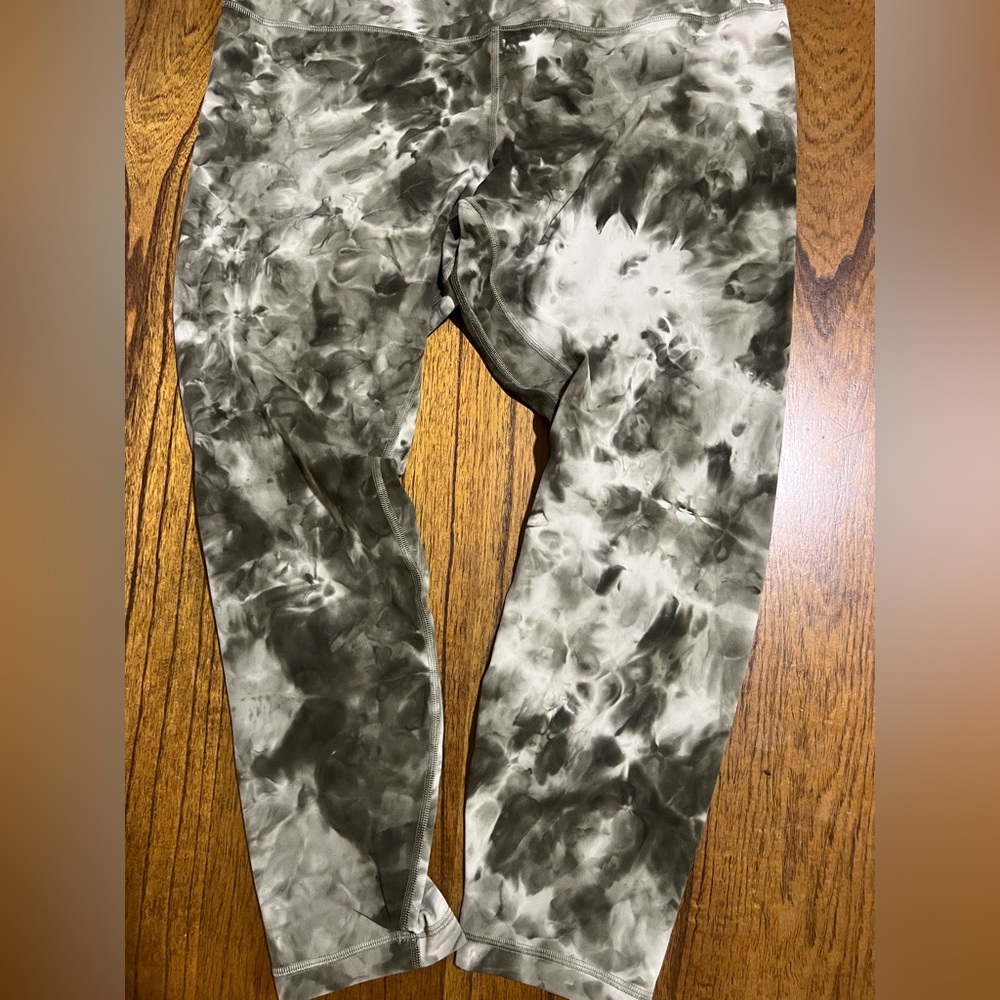 lululemon athletica Green Tie-Dye High-Rise Leggings - Picture 5 of 9